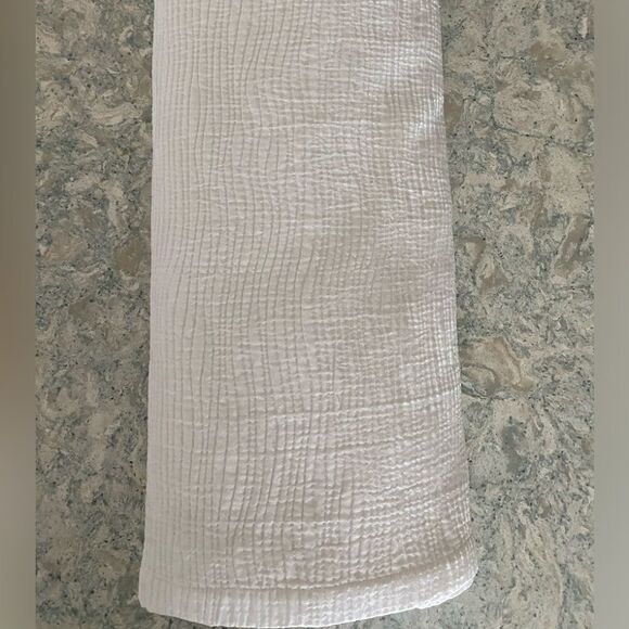Robert Allen White Queen Size Bed Coverlet - Picture 1 of 6